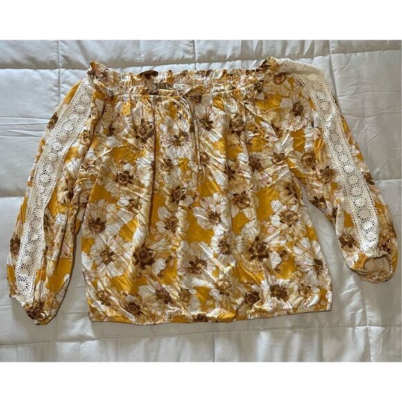 Maurice’s 0X off the shoulder top - Picture 1 of 8